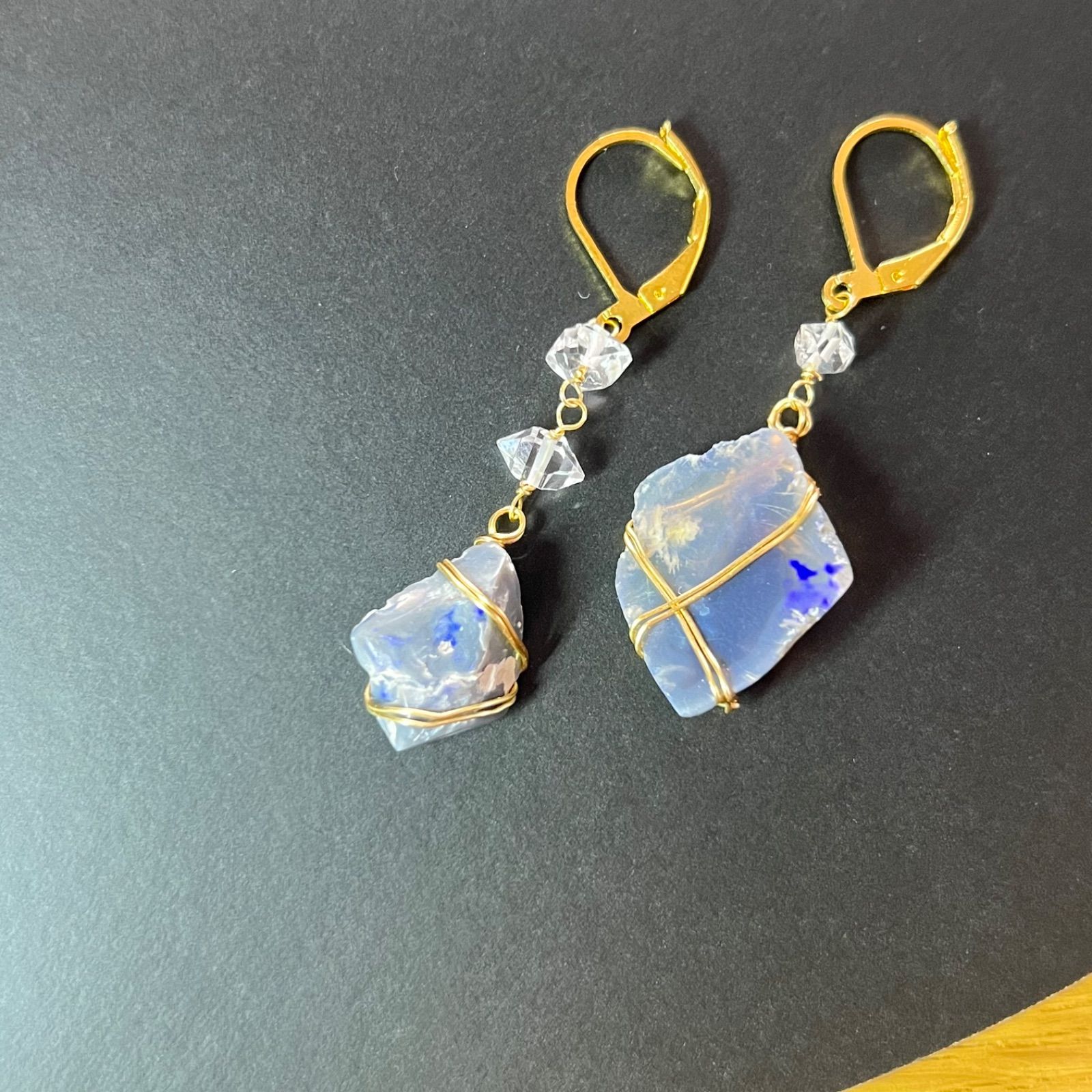 ブラックオパール ラフロック ハーキマーダイヤモンド ピアス - メルカリ