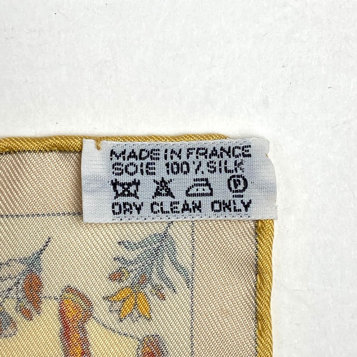 エルメス HERMES カレ 40 fantaisies indiennes 眩惑のインド 木 象 孔雀 人物 動物 スカーフ シルク イエロー マルチ レディース