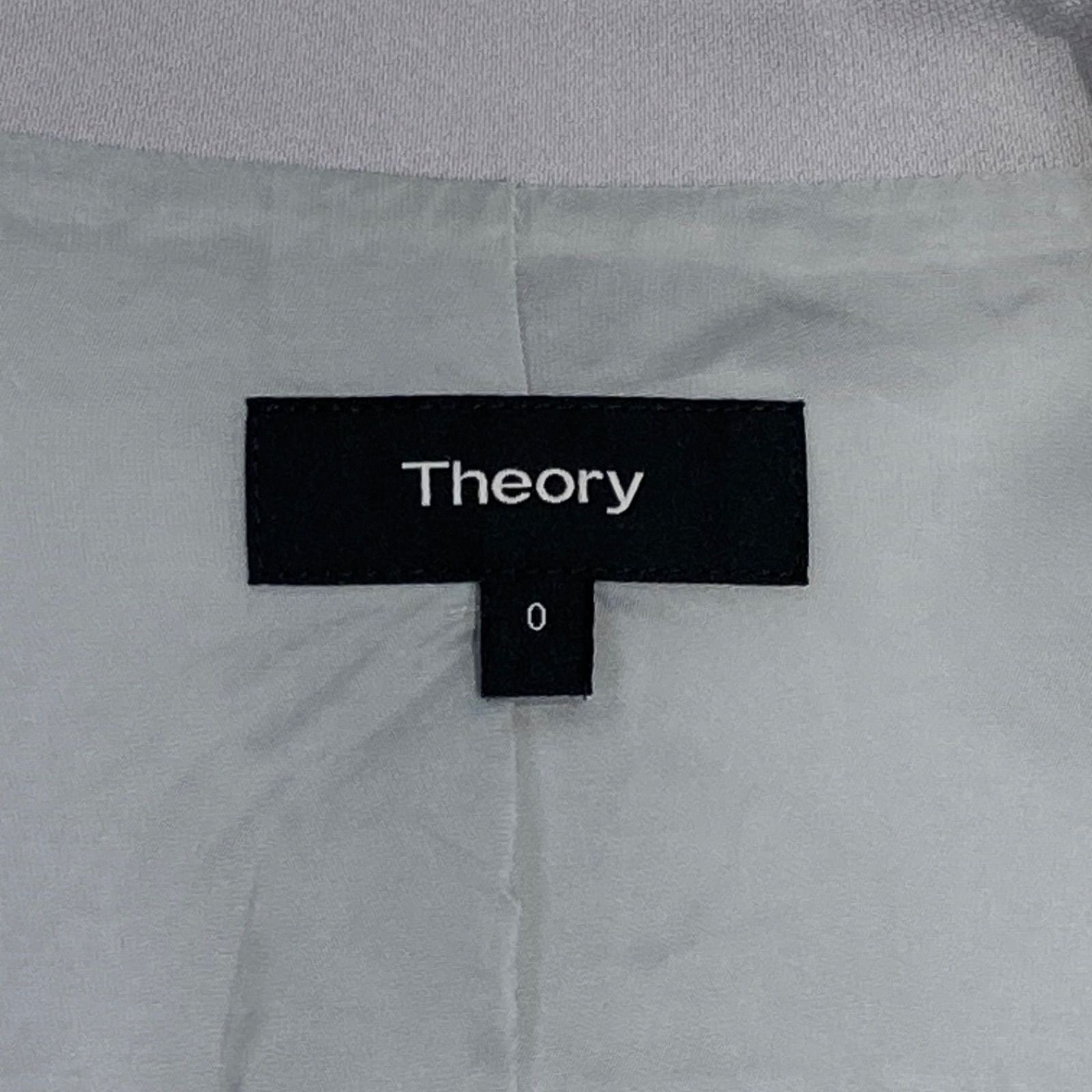 セオリーのシンプル美シルエットジャケット（サイズ2） 美品 Theory セオリー ノーカラージャケット ライトグレー 長袖