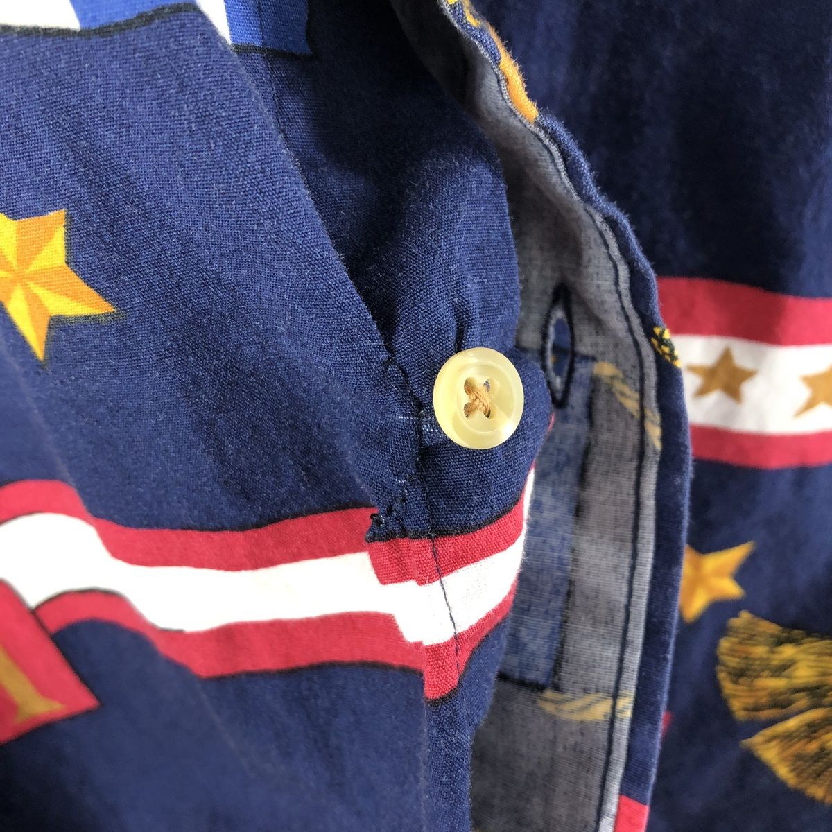 トミーヒルフィガー ボタンダウンシャツ 国旗 フラッグ 紺 ネイビー 長袖 L メンズ 春夏 OFM1806 東4218 90s L トミーヒルフィガー総柄 フラッグ 国旗 ボタンダウンシャツ 刺繍