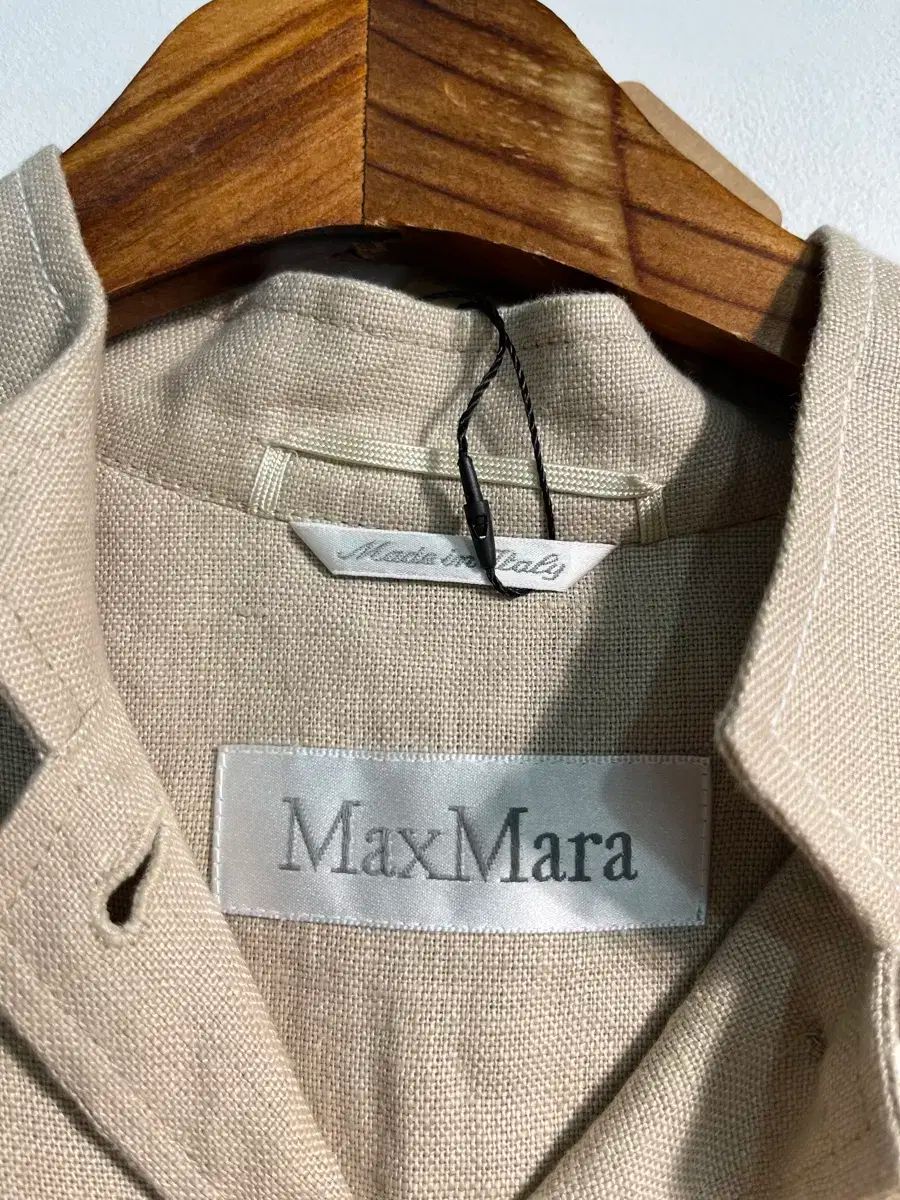 ITALY製 MaxMara リネンジャケット 麻100％生地 ラウンド襟 ITALY製 MaxMara リネンジャケット 麻100％生地 ラウンド襟