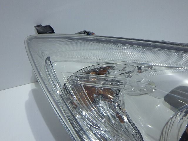 アクセラ ヘッドライト左右