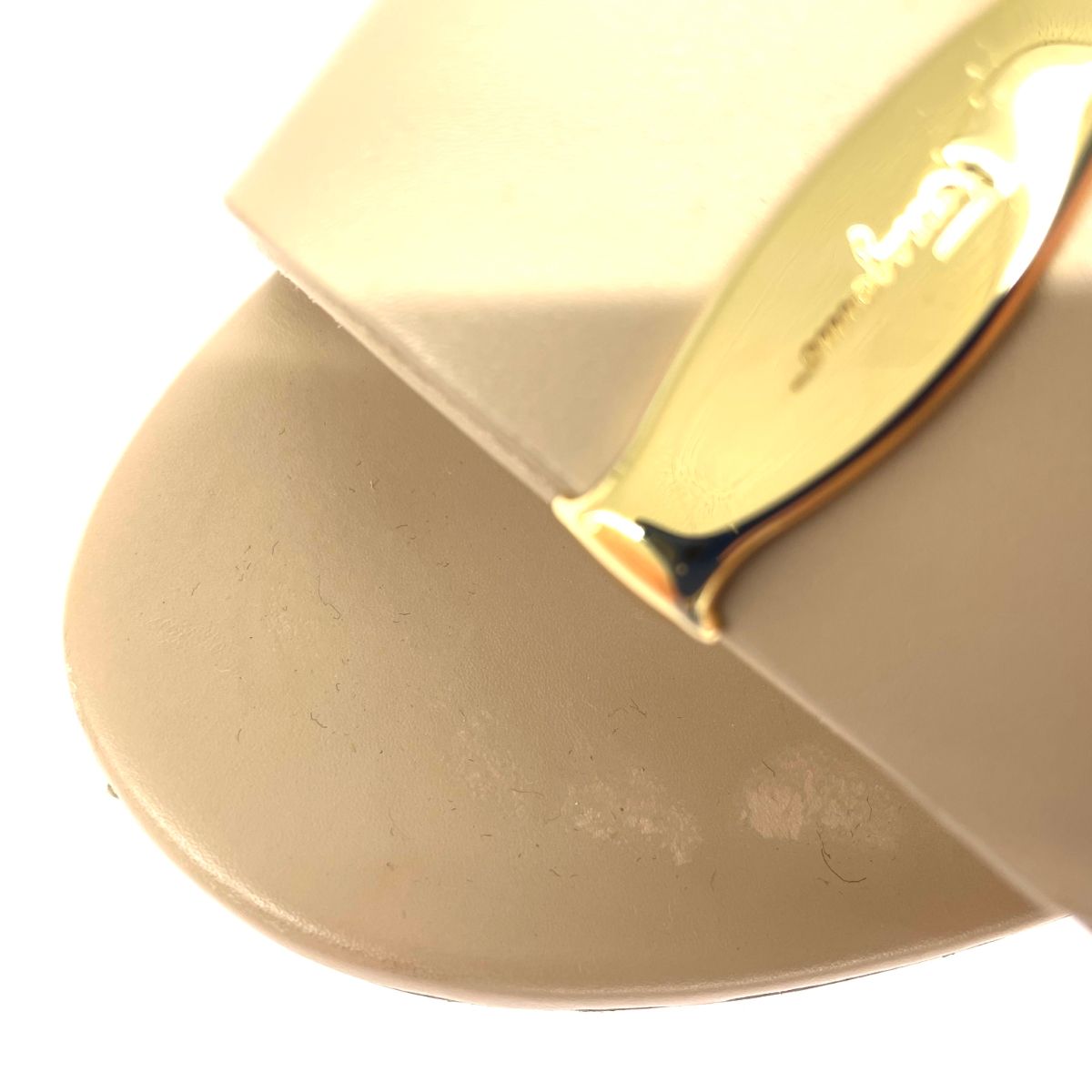 サルヴァトーレフェラガモ アンクルストラップ