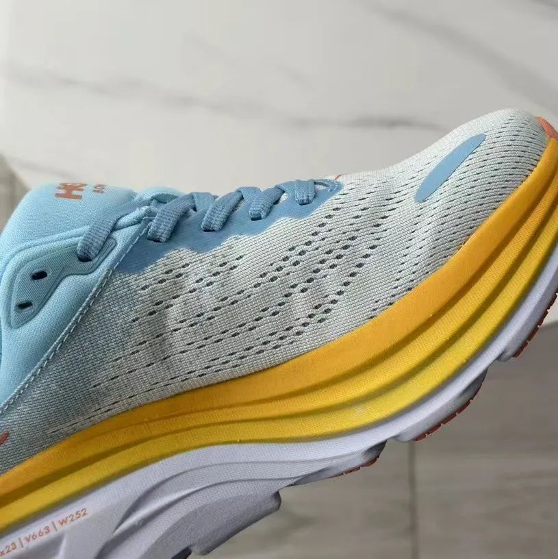 ホカオネオネ ボンダイ 8 HOKA ONE ONE BONDI 8  ZZ5556