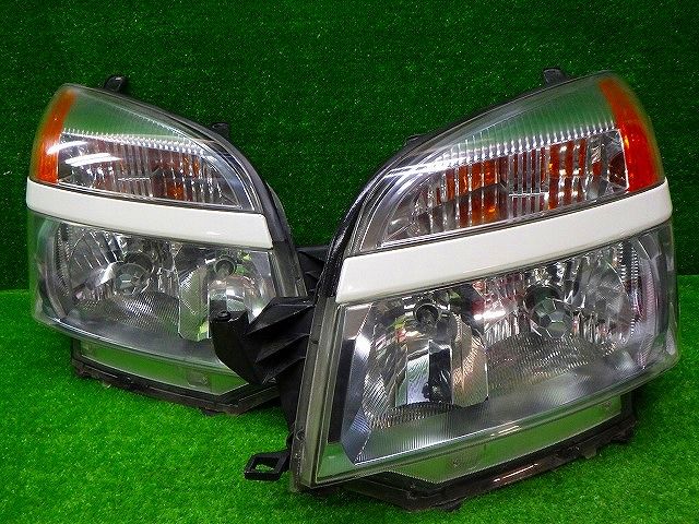 比較的綺麗 トヨタ AZR60/65 ヴォクシー 前期 ヘッドライト左右 HID 28-154 C2 バラスト付 250206046