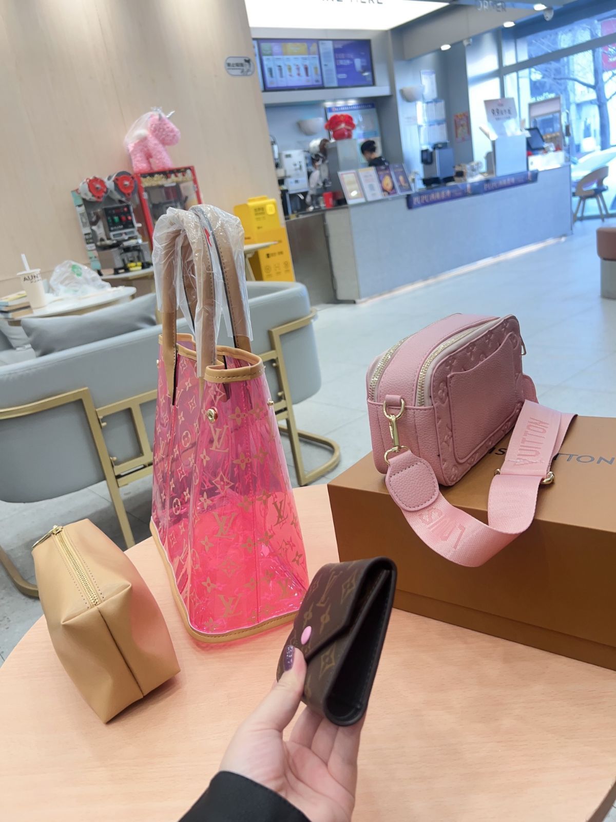 ジェリー ！⭐︎新品⭐︎ビジネスバッグ 少しくすんだピンクがかった色の大きめ 本日特価] TOP New 2025 高品質3点セット - Lv ピンクジェリー