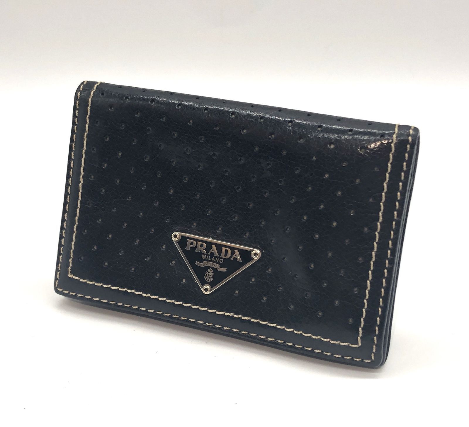 プラダ　カードケース　名刺入れ　ブラック　三角プレート　パンチングレザー PRADA プラダ カードケース 名刺入れ パンチング レザー 三角