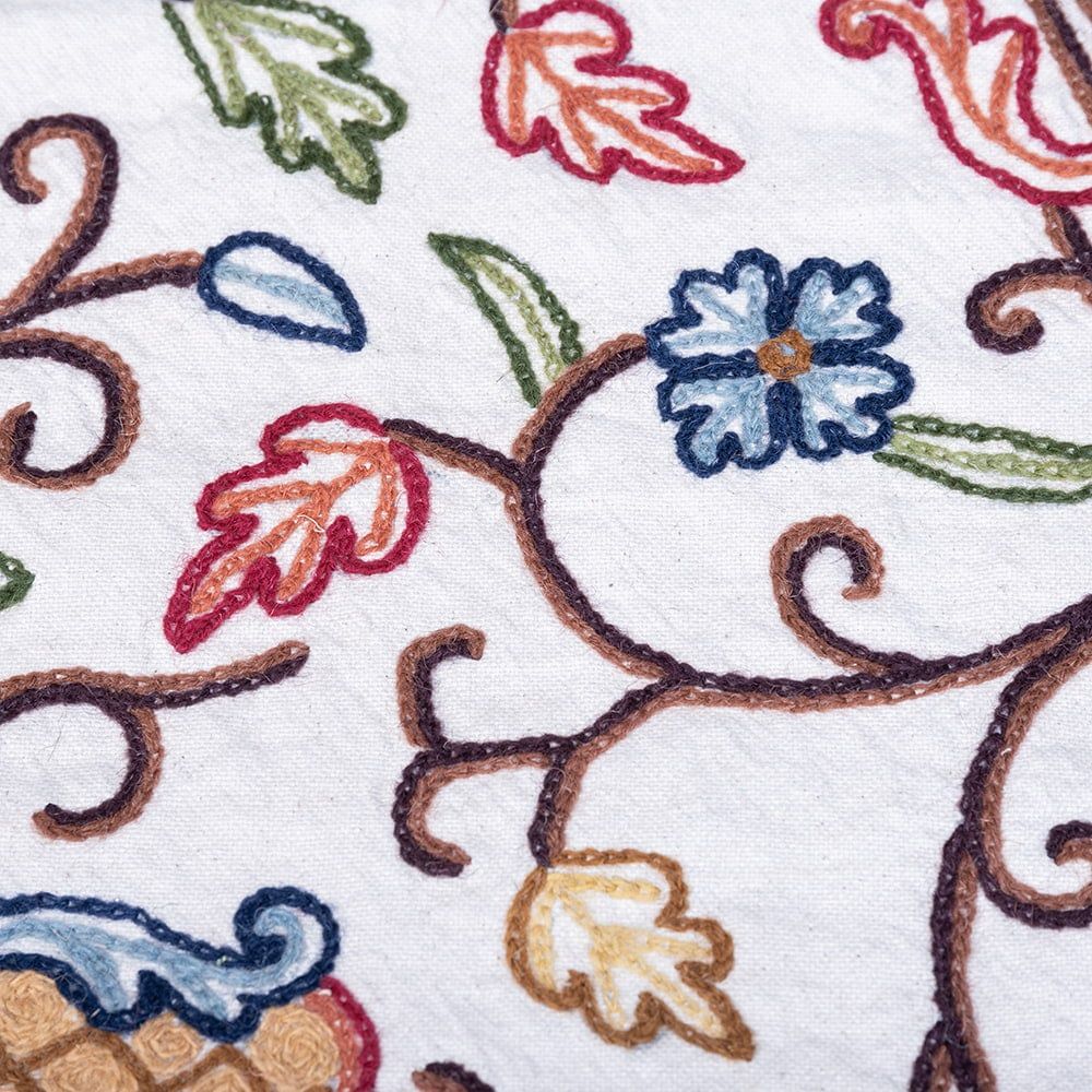 ウール刺繍糸による贅沢な刺繍〔約127cm〕 |