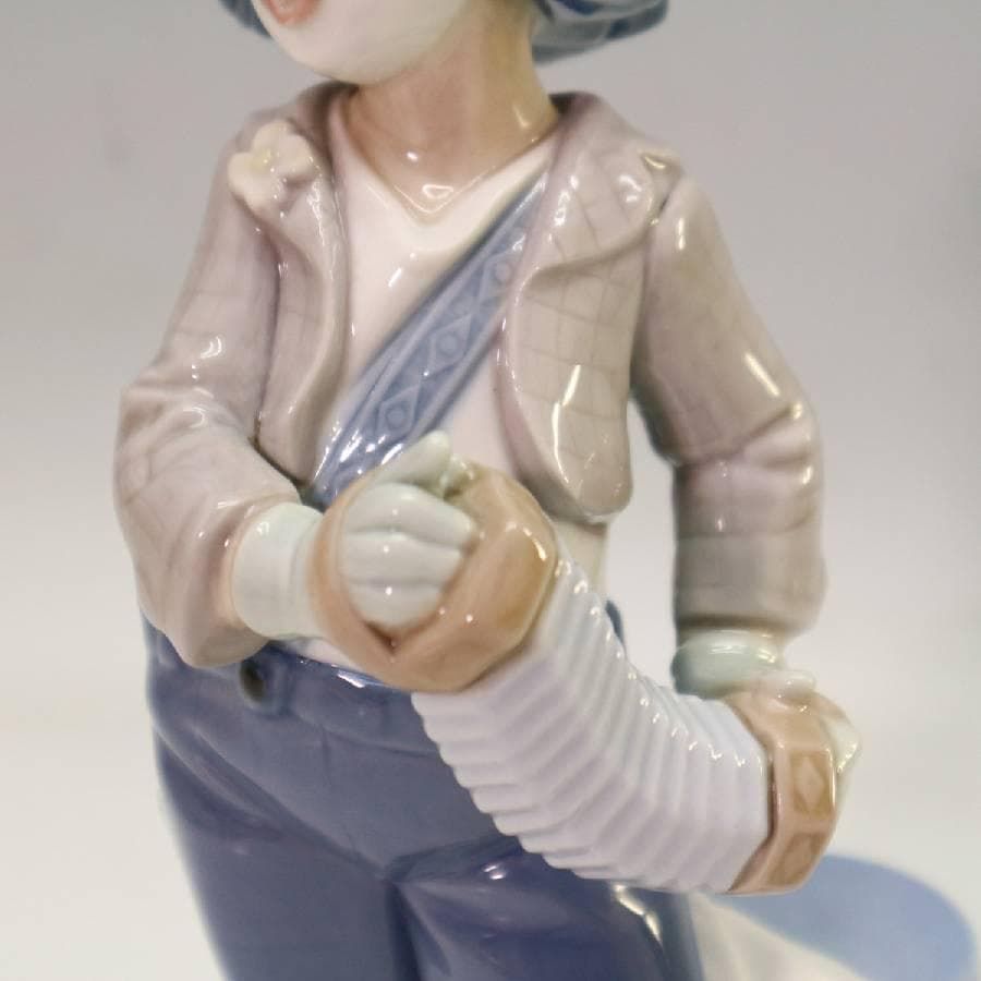 NAO陶磁器製フィギュリン 美品 リヤドロの姉妹ブランド NAO ピエロ フィギュリン スペイン製