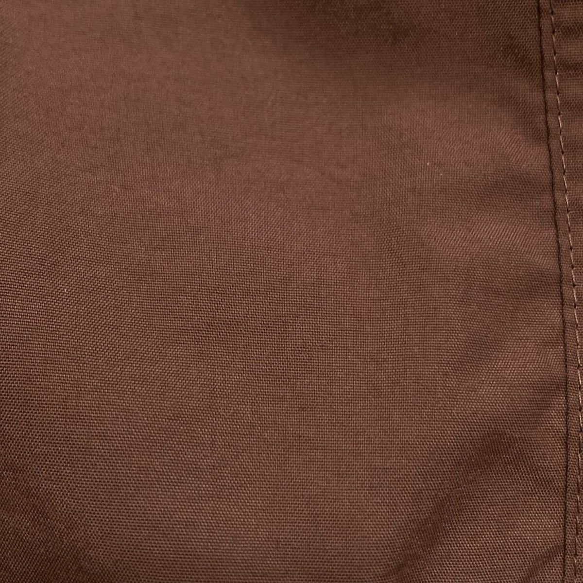 ダークブラウン