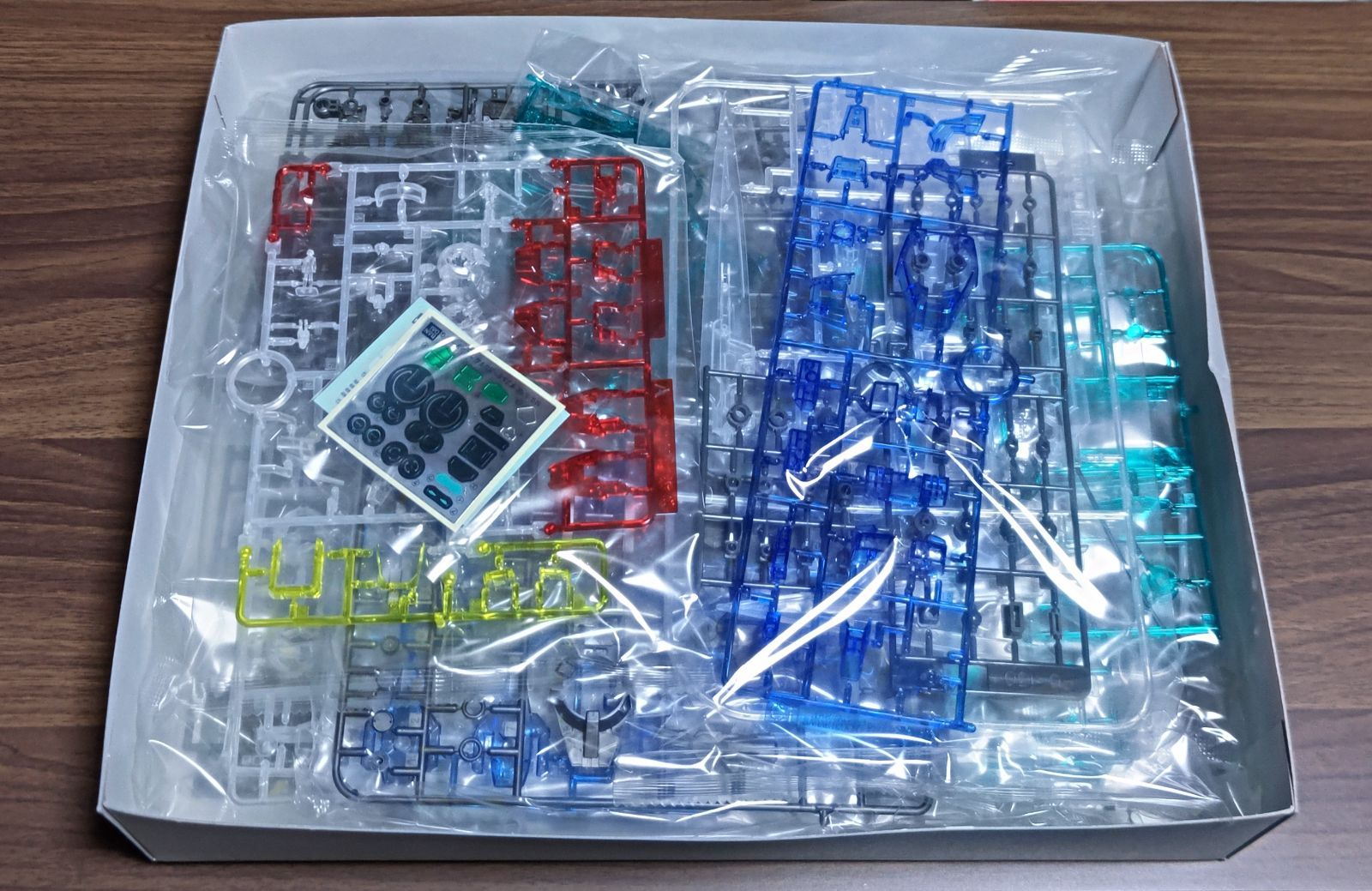 イベント限定 MG 1/100スケール GN-0000GNHW/7SG ダブルオー