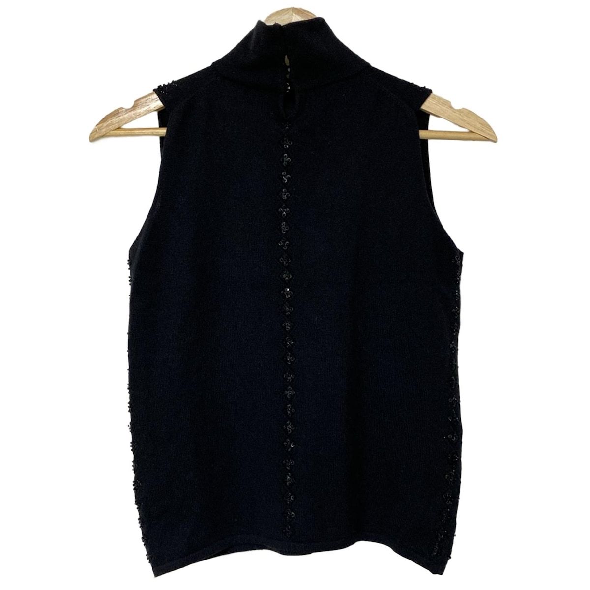 VERSACE JEANS COUTURE ヴェルサーチジーンズ ノースリーブセーター サイズXS レディース - 黒 ハイネック スパンコール ビーズ