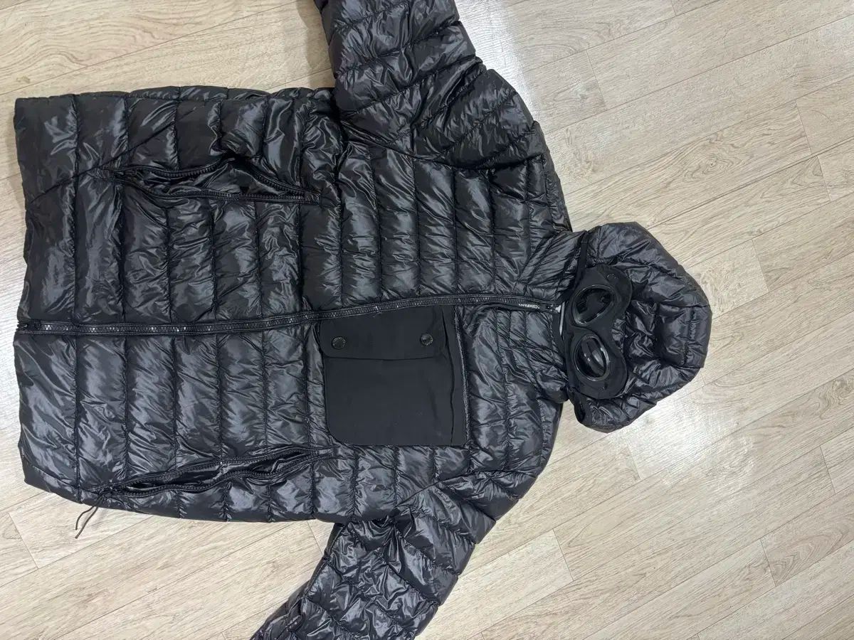 Coカンパニー 軽量ダウンジャケット