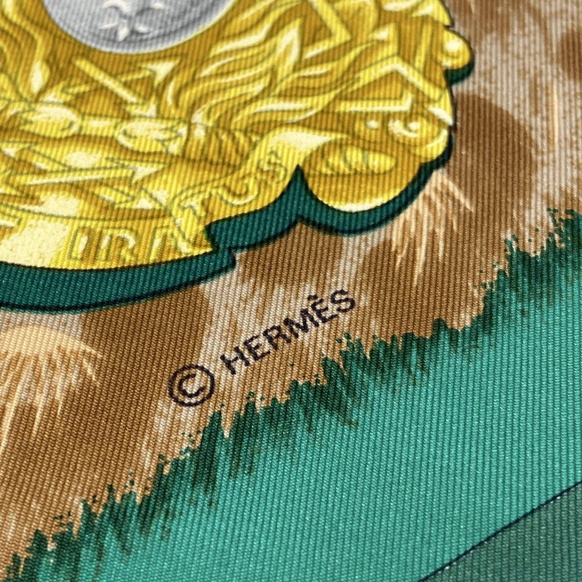 HERMES(エルメス) スカーフ美品 カレ90 グリーン×レッド×マルチ HERMES(エルメス) スカーフ美品 カレ90 グリーン×レッド×マルチ