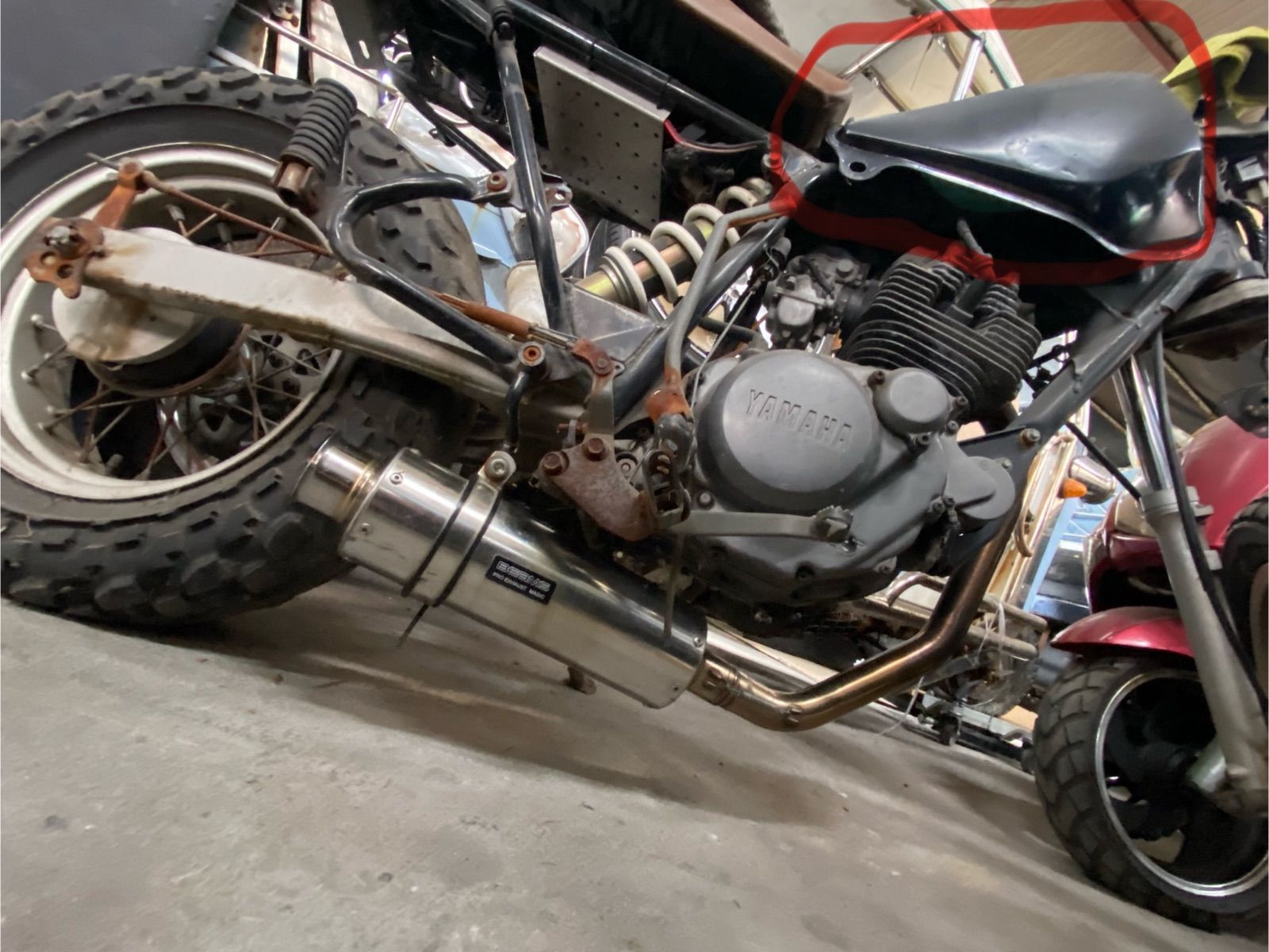 ヤマハ TW200 2JL/4CS 部品取り車外しのガソリンタンク【部品