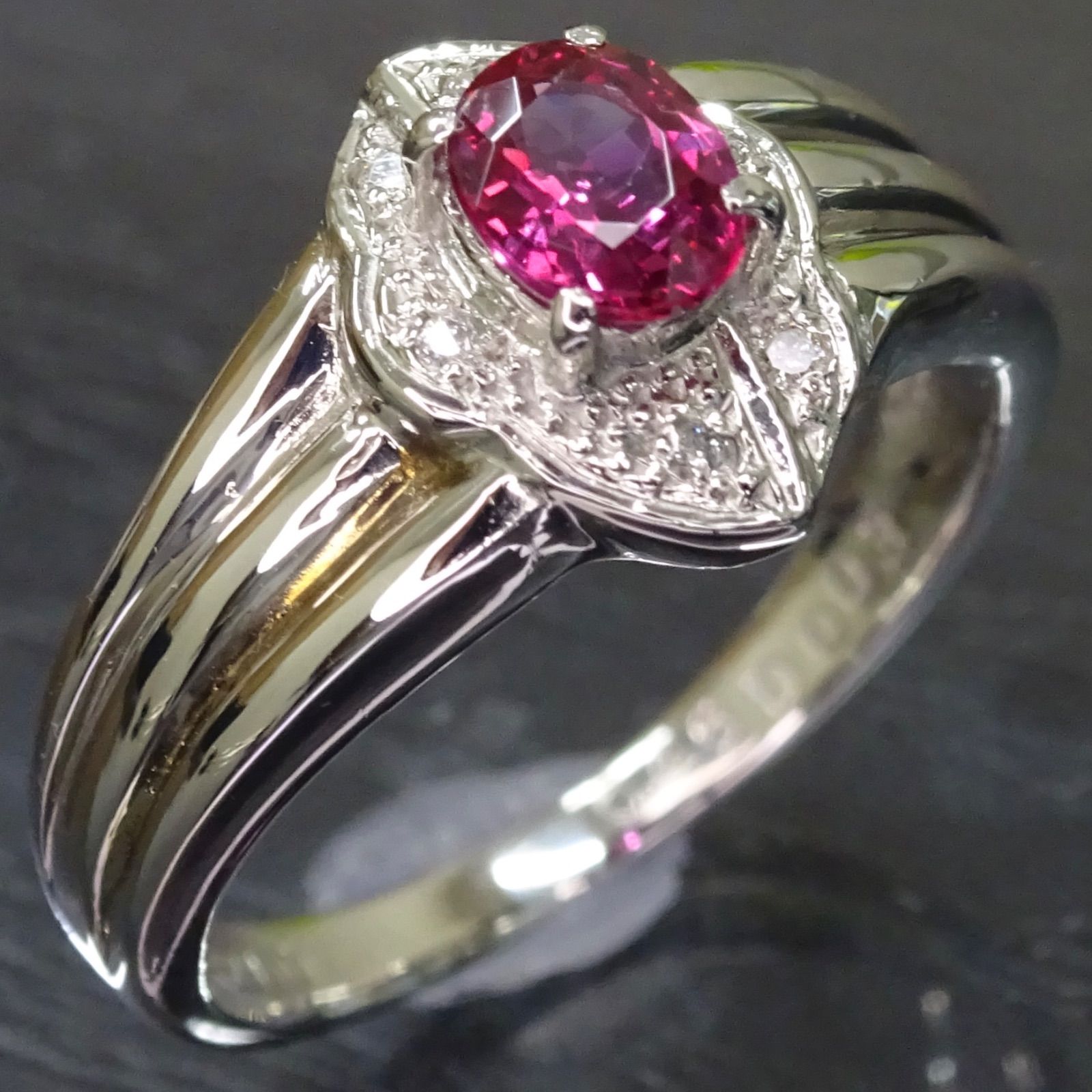 プラチナ pt900 天然ルビー0.46ct 天然ダイヤモンド0.03ct デザイン