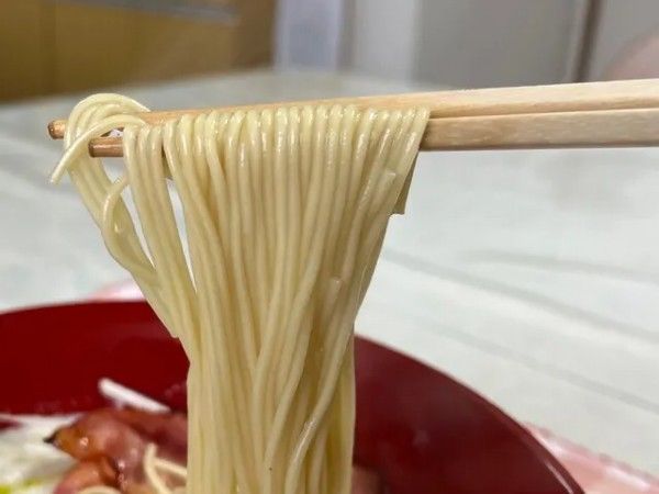 九州とんこつラーメン 五木食品 ねぎとごま油香マイルドな豚骨スープ