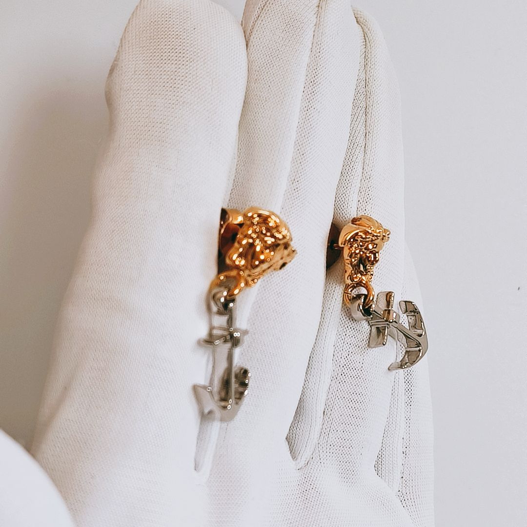 新品未使用】VERSACE アンカー メデューサピアス ゴールドシルバー