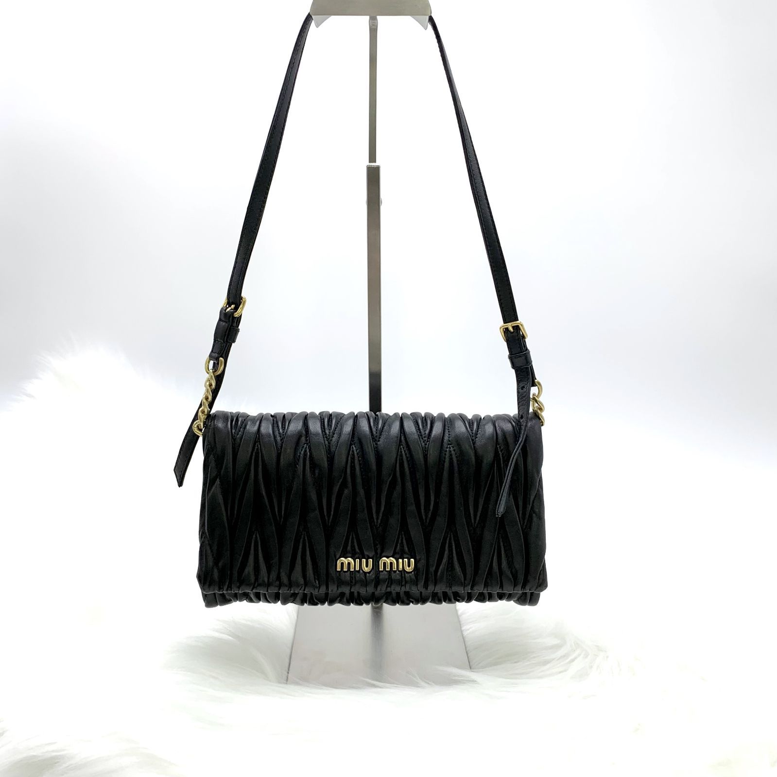 Miu Miu 黒　ナッパクリスタルビジューパーティーバッグ　クラッチバッグ Miu Miu 黒 ナッパクリスタルビジューパーティーバッグ クラッチ