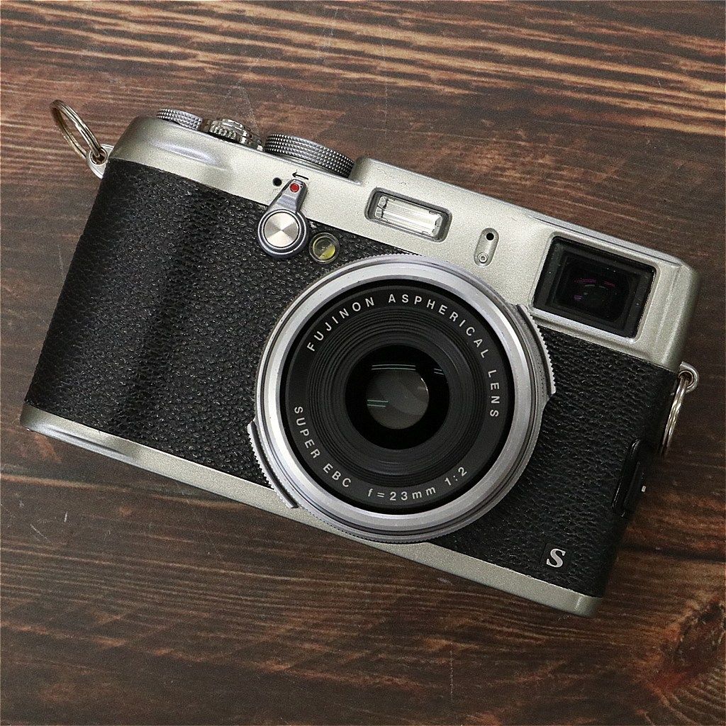 実用品】 Fujifilm FinePix X100S シルバー #5811 - メルカリ
