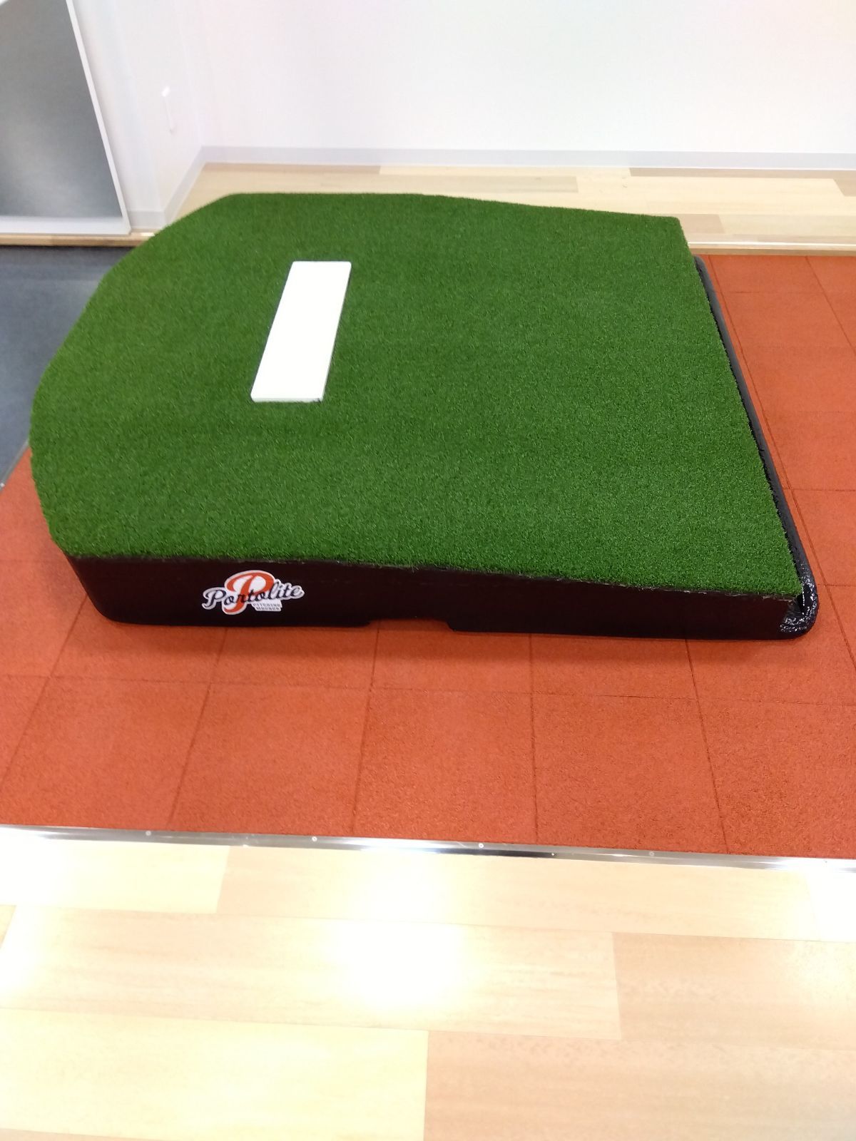 2分割型ポータブルピッチャーマウンド 屋内外兼用