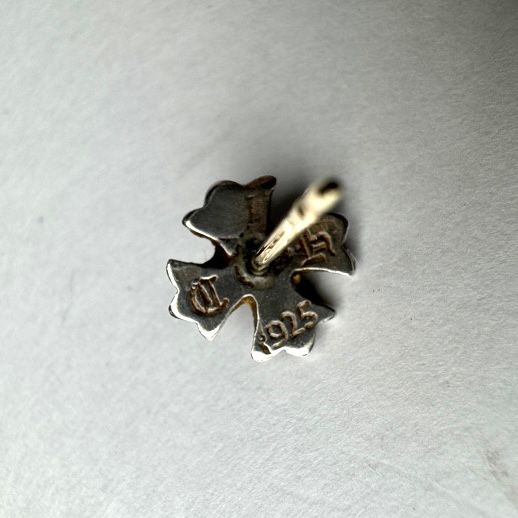 クロムハーツ　STUD No2 CH PLUS クロス　片耳　ピアス　シルバー クロムハーツ STUD No2 CH PLUS クロス 片耳 ピアス シルバー クロム