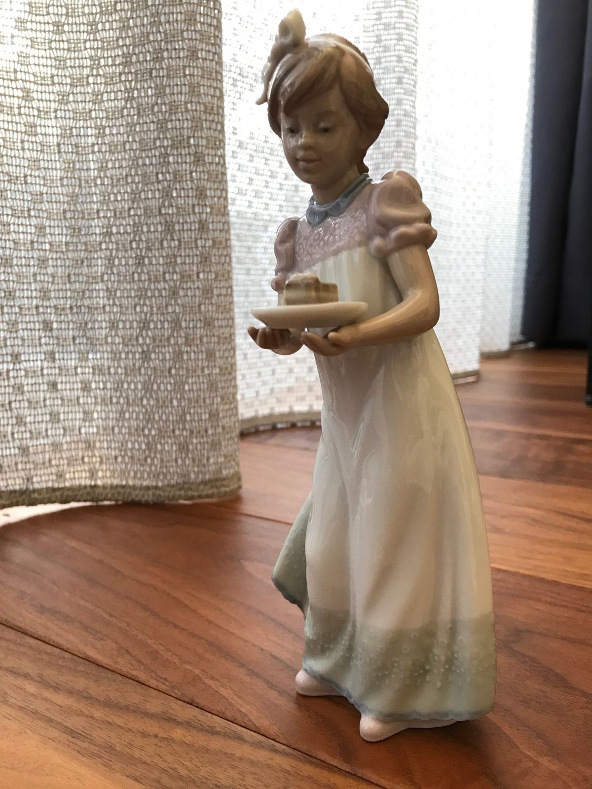 リヤドロLLADRO 美品「かわいい！」 リヤドロNAO 陶器人形「私の