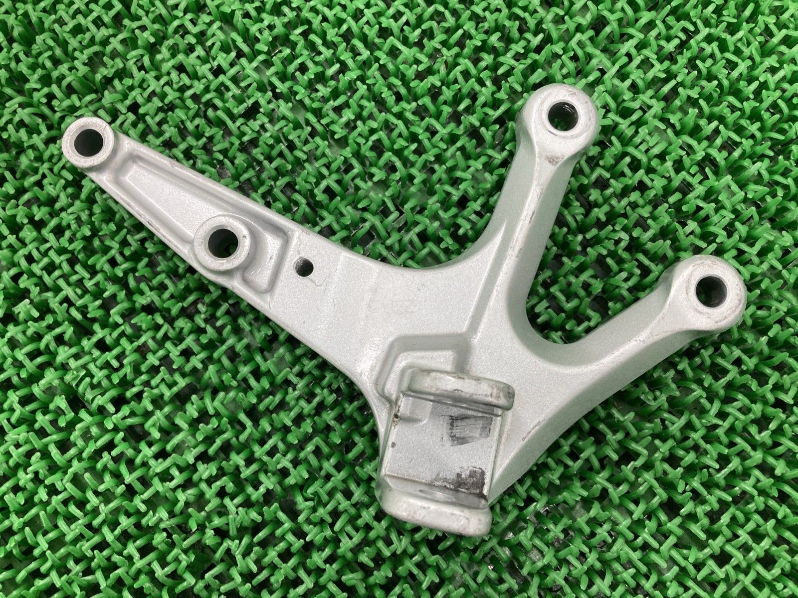 【業者塗装済】yzf-R25 純正ステップ　左右セット ヤマハ発動機 YZF-R25 ステップホルダー 左右 1WD ヤマハ 純正 中古