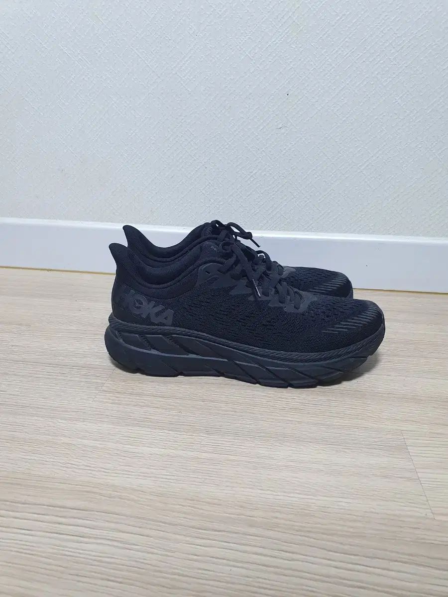 【雷市場（ポンジャン）商品韓国直送】HOKA ONE ONE(ホカオネオネ) クリフトン 7 スニーカー サイズ 270