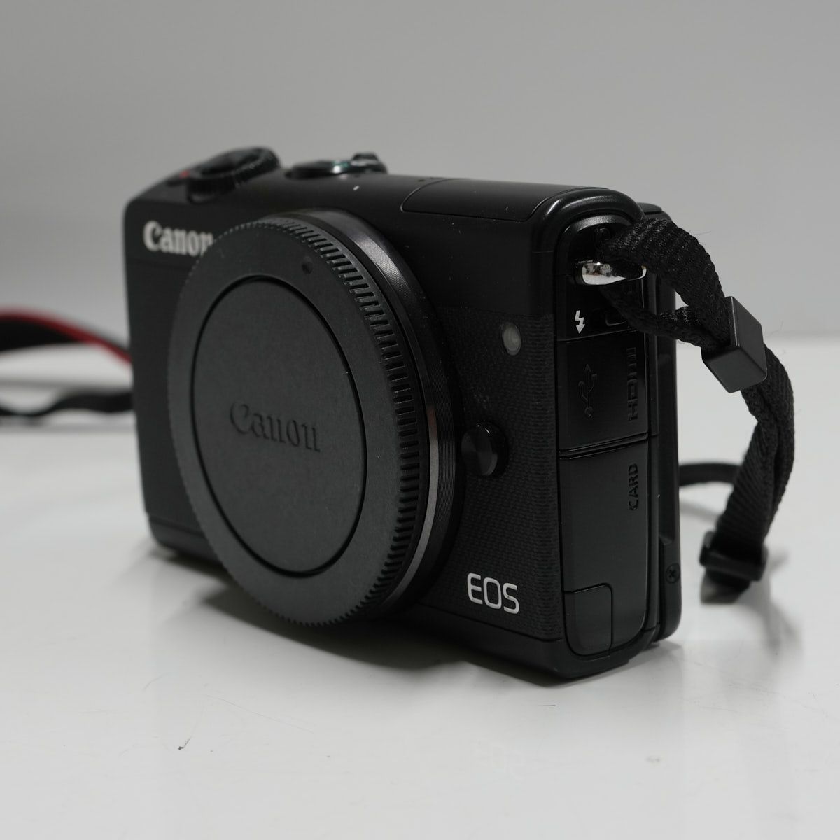 Canon EOS M100 ミラーレスカメラ 本体とバッテリー