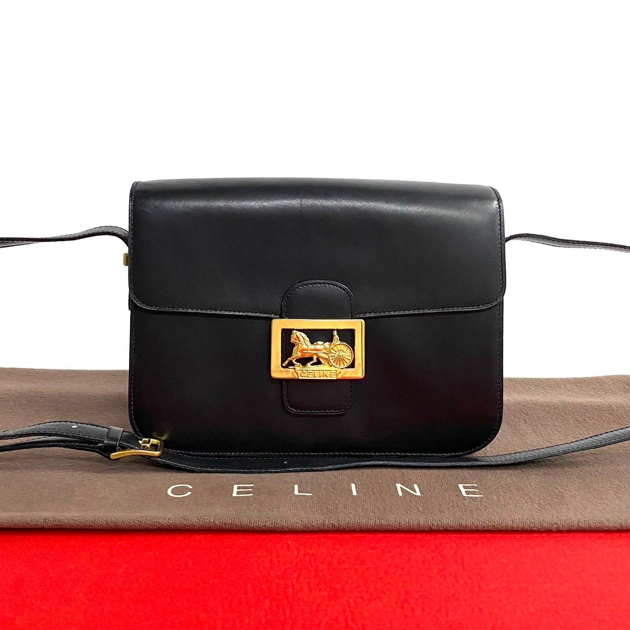 極 美品 袋付き CELINE セリーヌ ヴィンテージ 馬車 金具 カーフ レザー 本革 ショルダーバッグ ポシェット サコッシュ ブラック 黒 39689 CELINE（セリーヌ） 極 美品 ヴィンテージ 馬車 金具 カーフ レザー 本