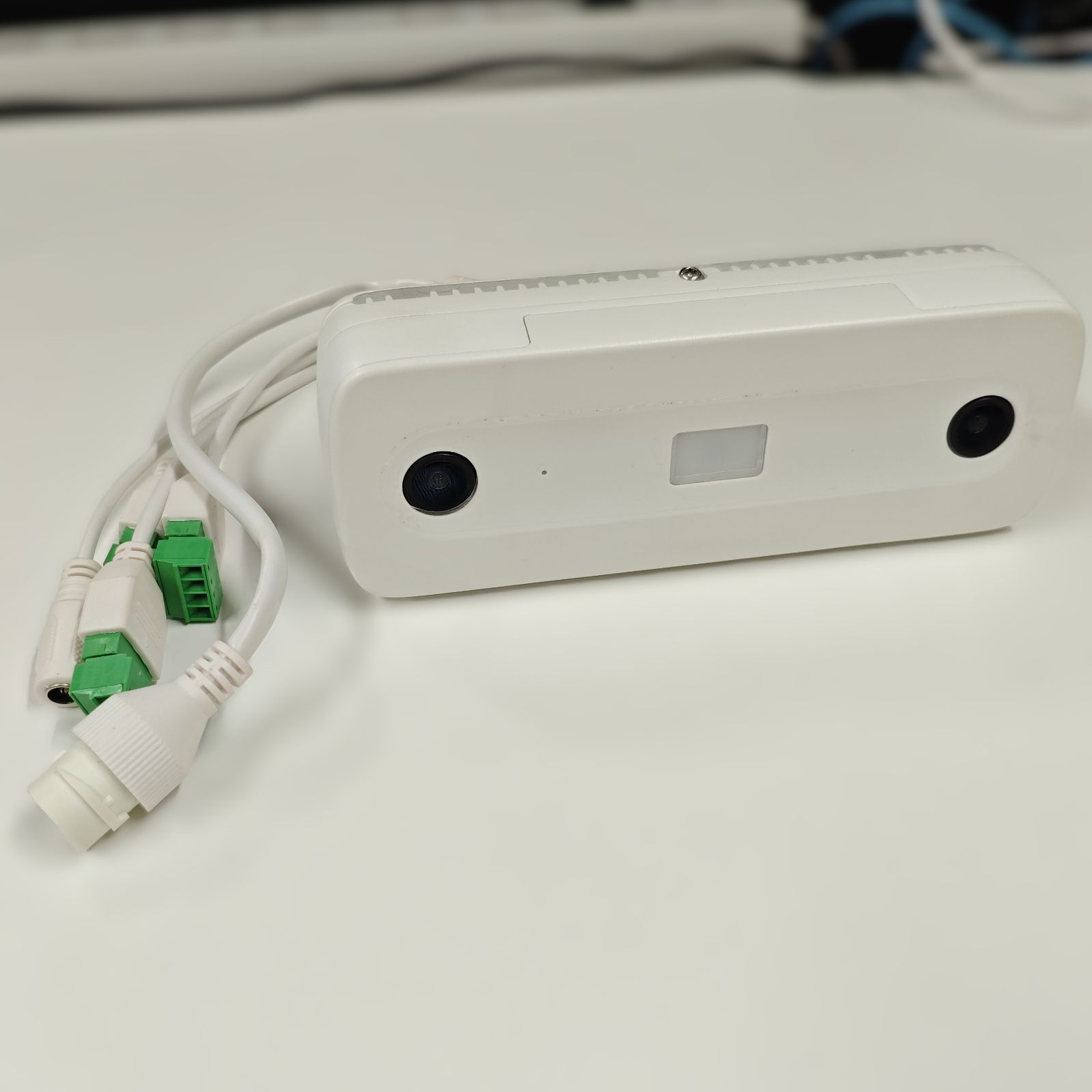 HIKVISION DS-2CD6825G0 C-IS 二眼ピープルカウンティング用IPカメラ 通電 済み み 最大解像度2560×1440 付き