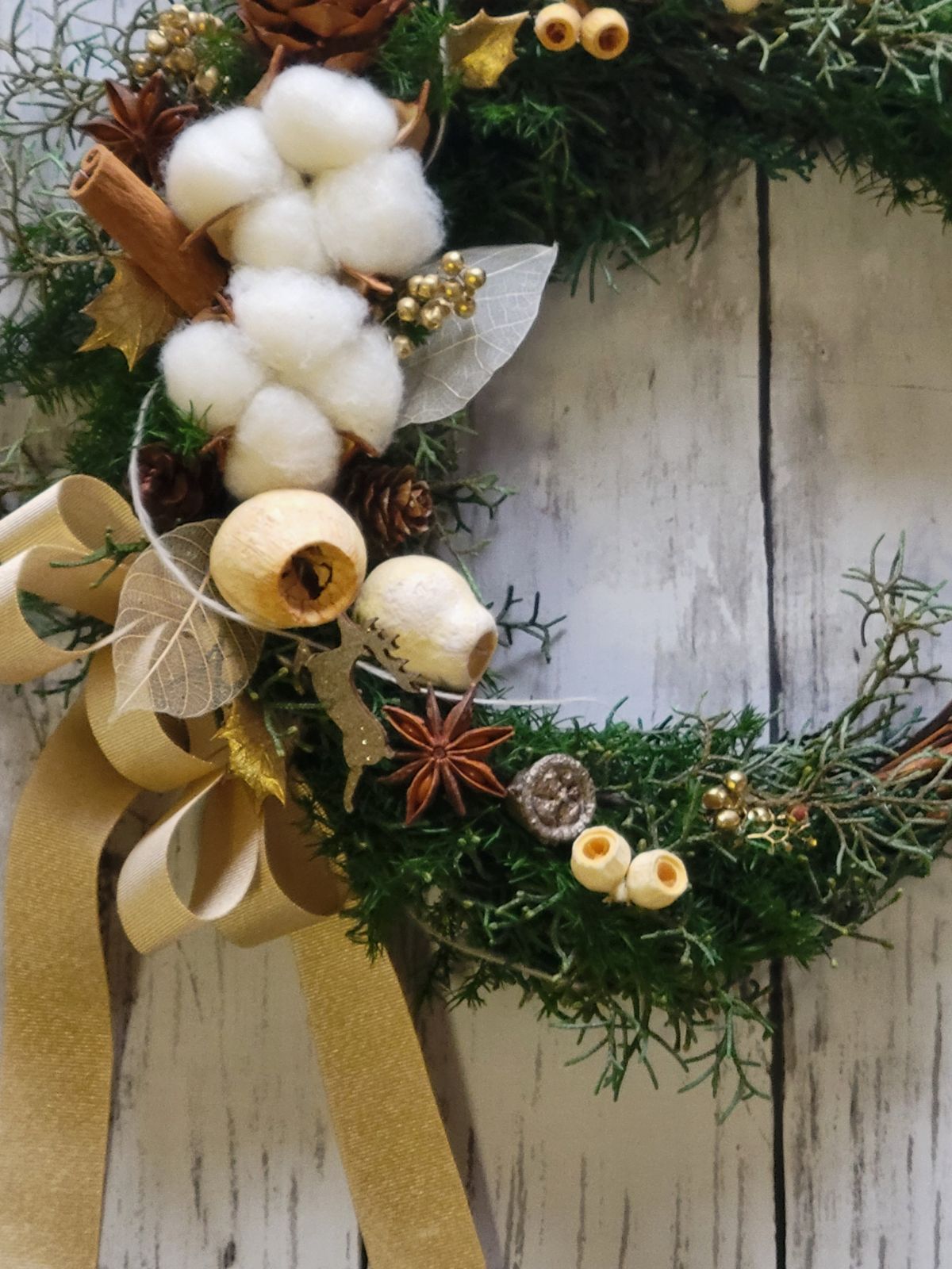 クリスマス リース 木の実とトナカイのハーフムーンリース - メルカリ