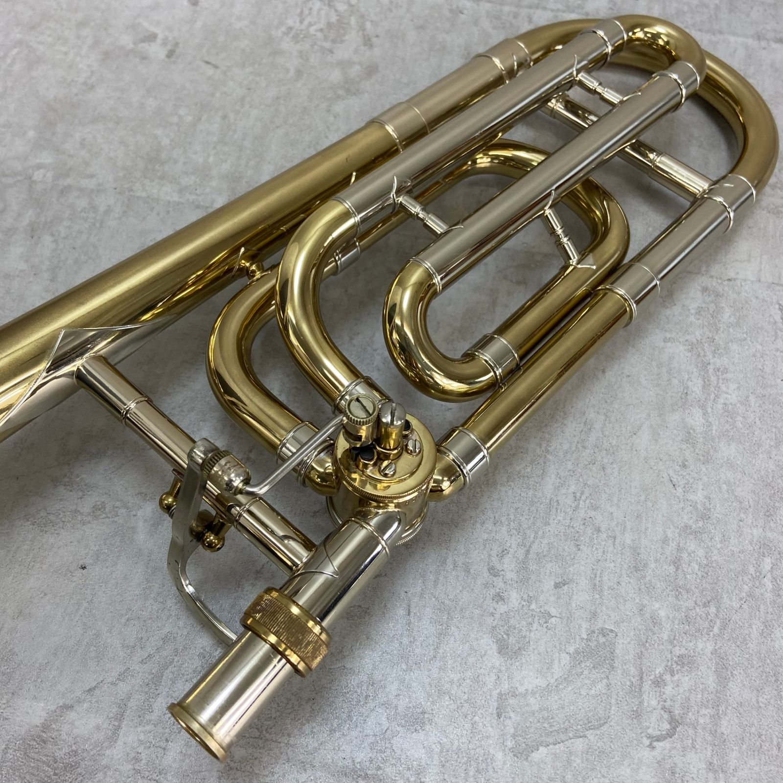 VINCENT BACHテナーバストロンボーン　ハードケース付き Bach』純正 テナーバストロンボーンハードケース 鍵付き 美品