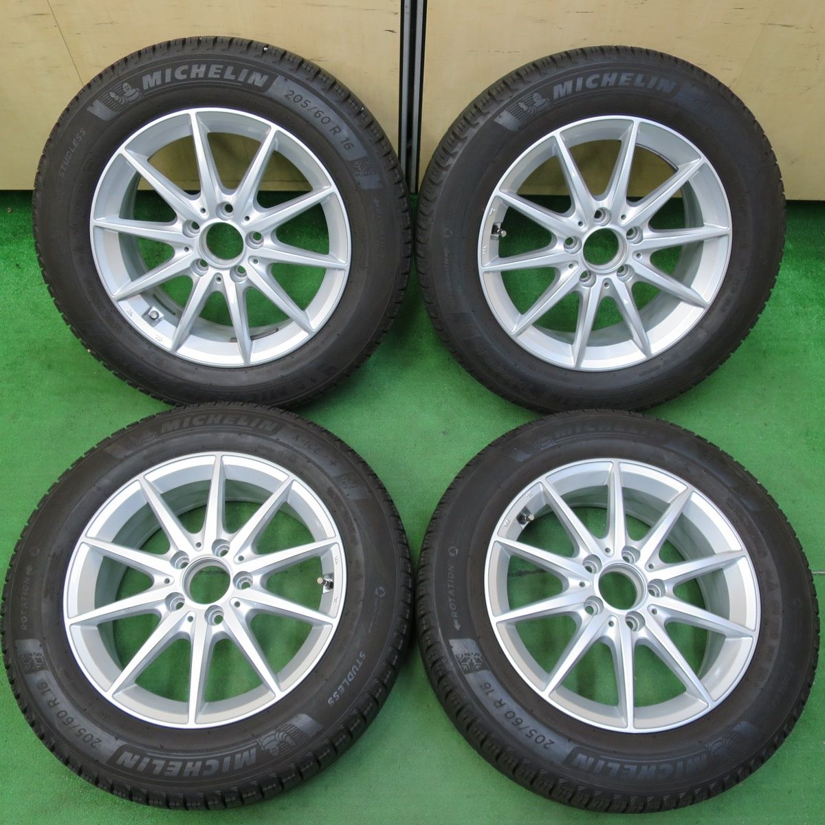 バリ溝！19年！キレイ！ほぼ10分☆スタッドレス 175⁄70R14 ダンロップ