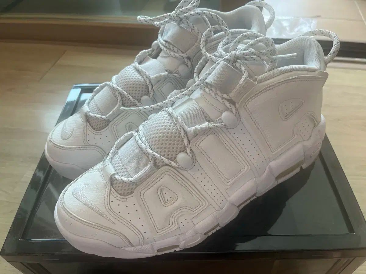 NIKE ナイキ エア モアー アップテンポ トリプル 白 US9 5 275