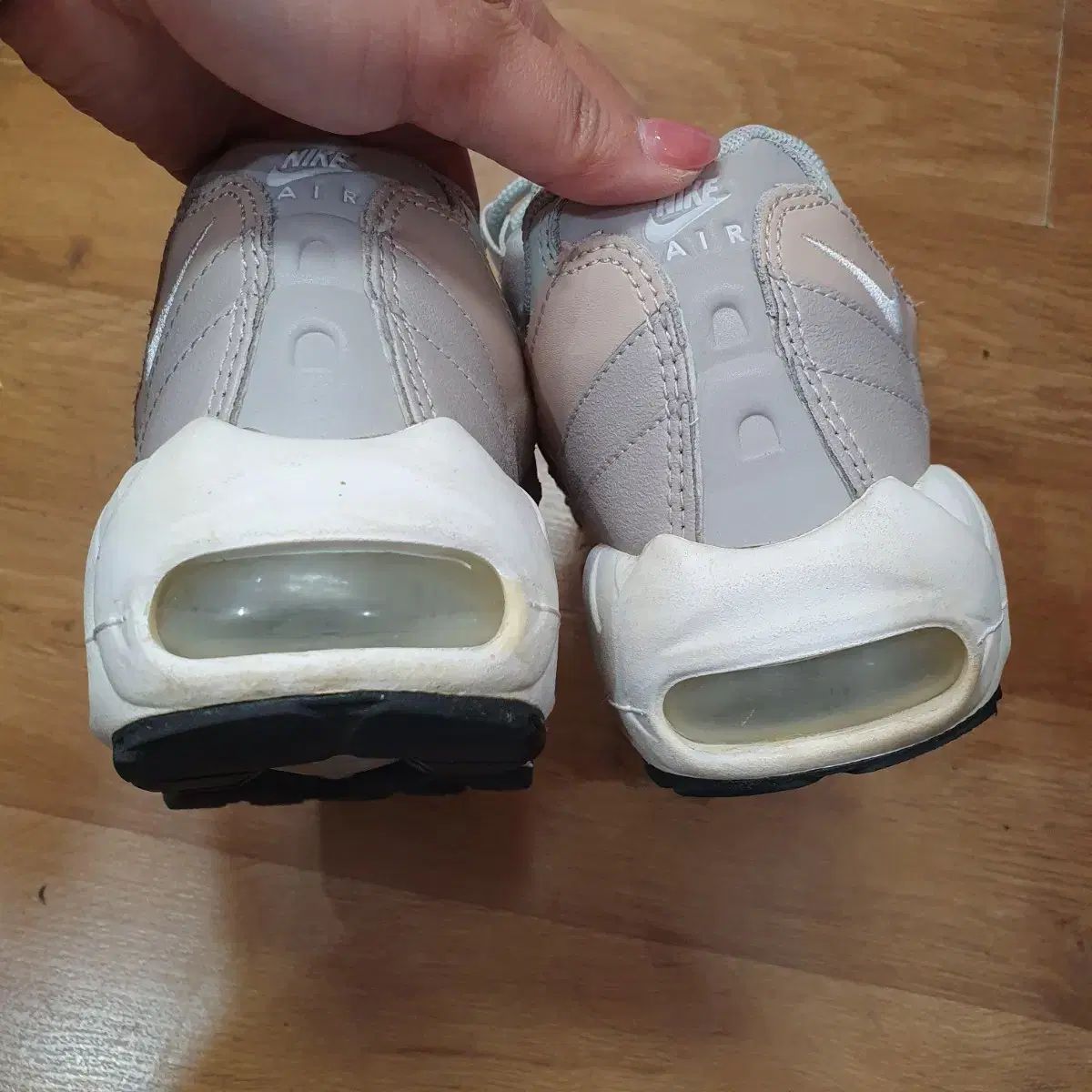 NIKE