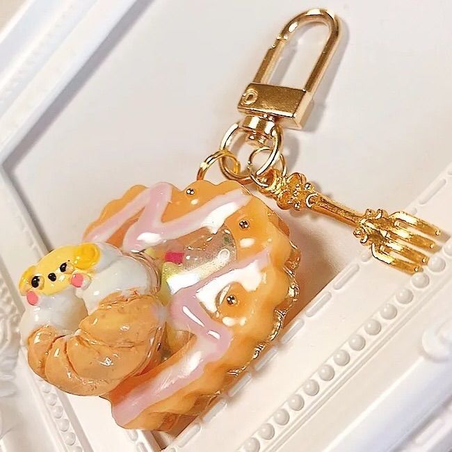 ひつじさんドーナツ◇シェイカーキーホルダー フェイクスイーツ 