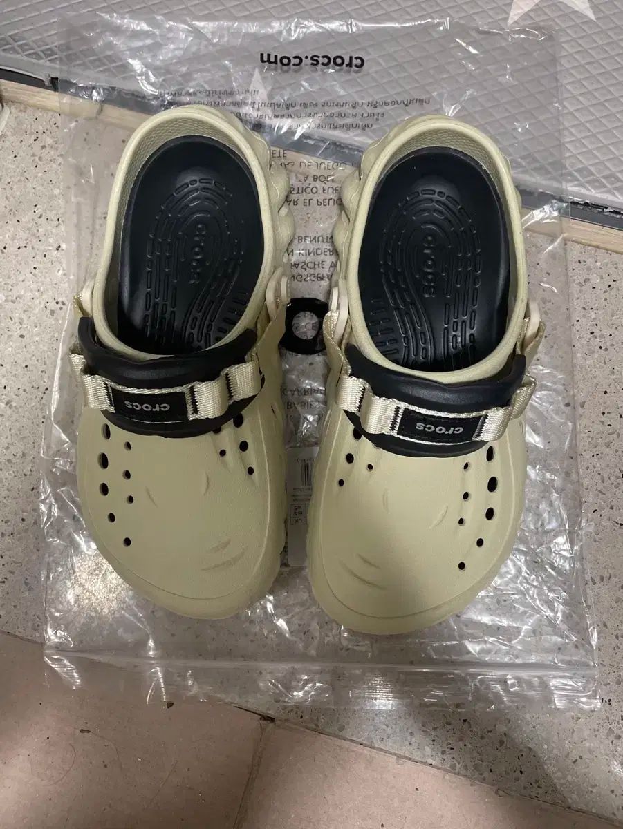 crocs