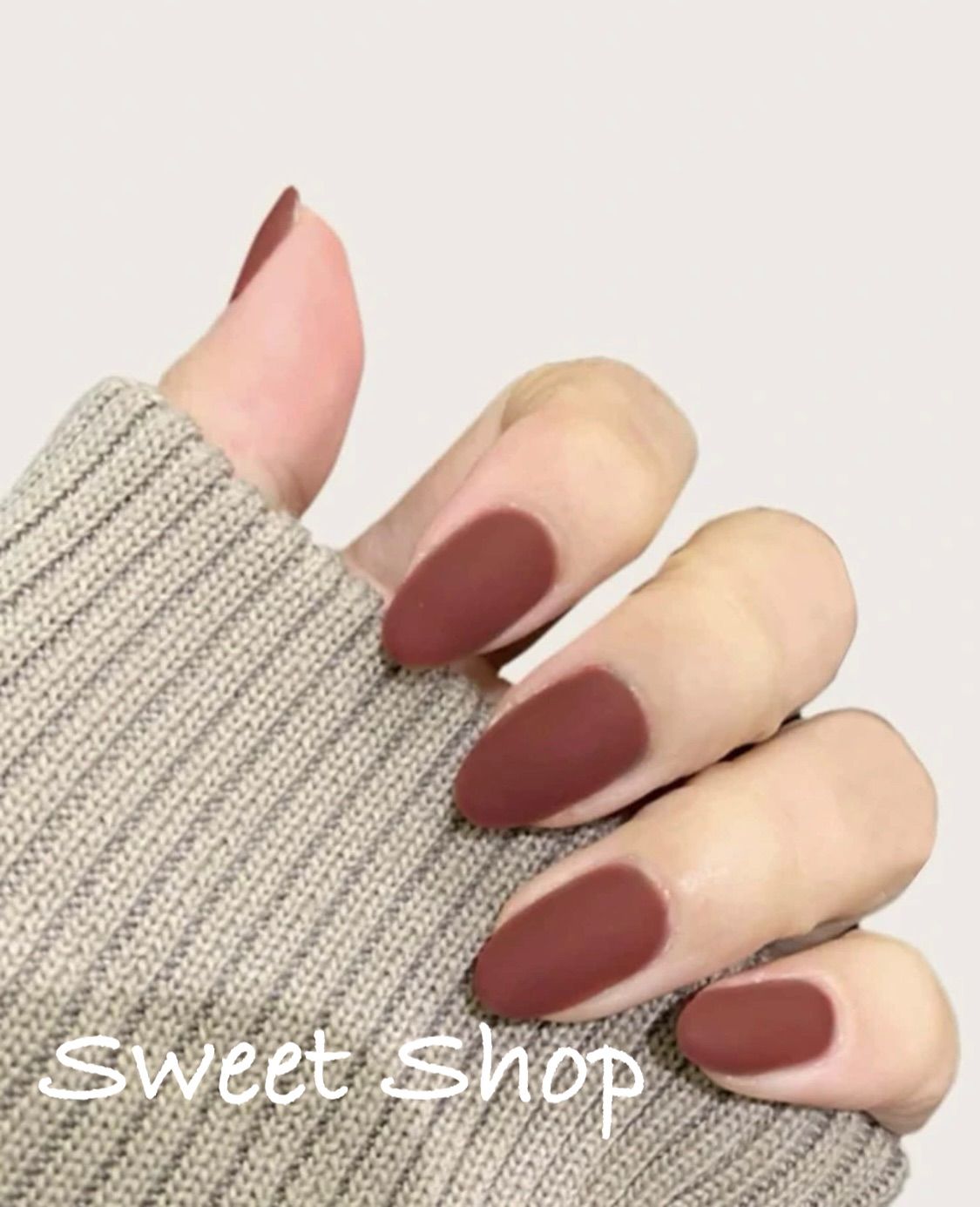 メルカリshops ネイルチップ レッド ボルドー マット 韓国 ネイル 24枚 オーバル