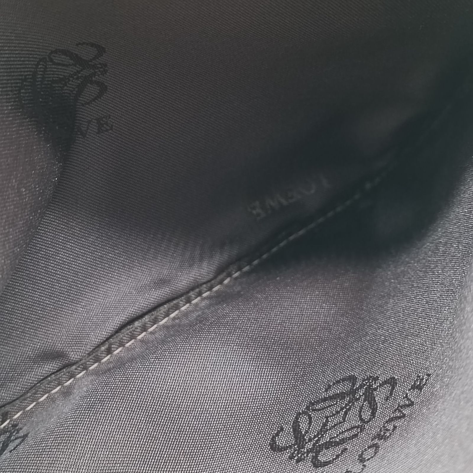 LOEWE 》 ロエベ ポーチ マルチケース アナグラムエンボス加工
