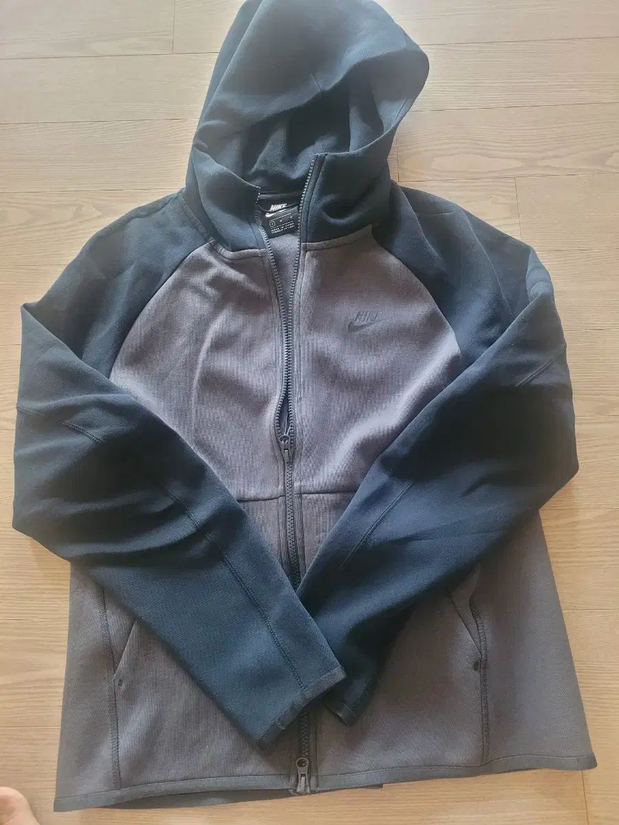 ナイキジップアップ M