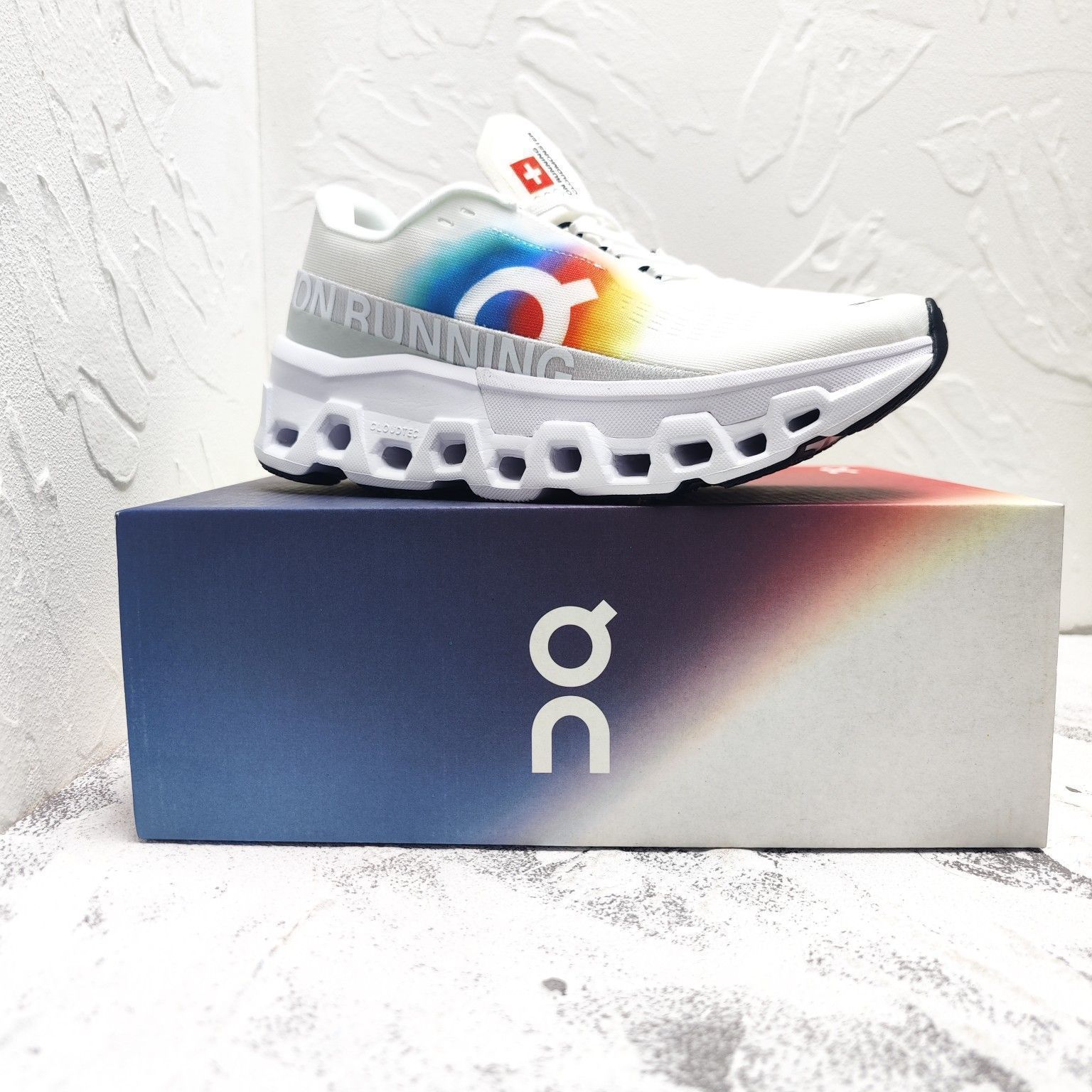 【美品】On クラウドモンスター 軽量 厚底 ランニングシューズ 25.5 白 On Cloudmonster2 クラウドモンスター 第二世代 ジョギング