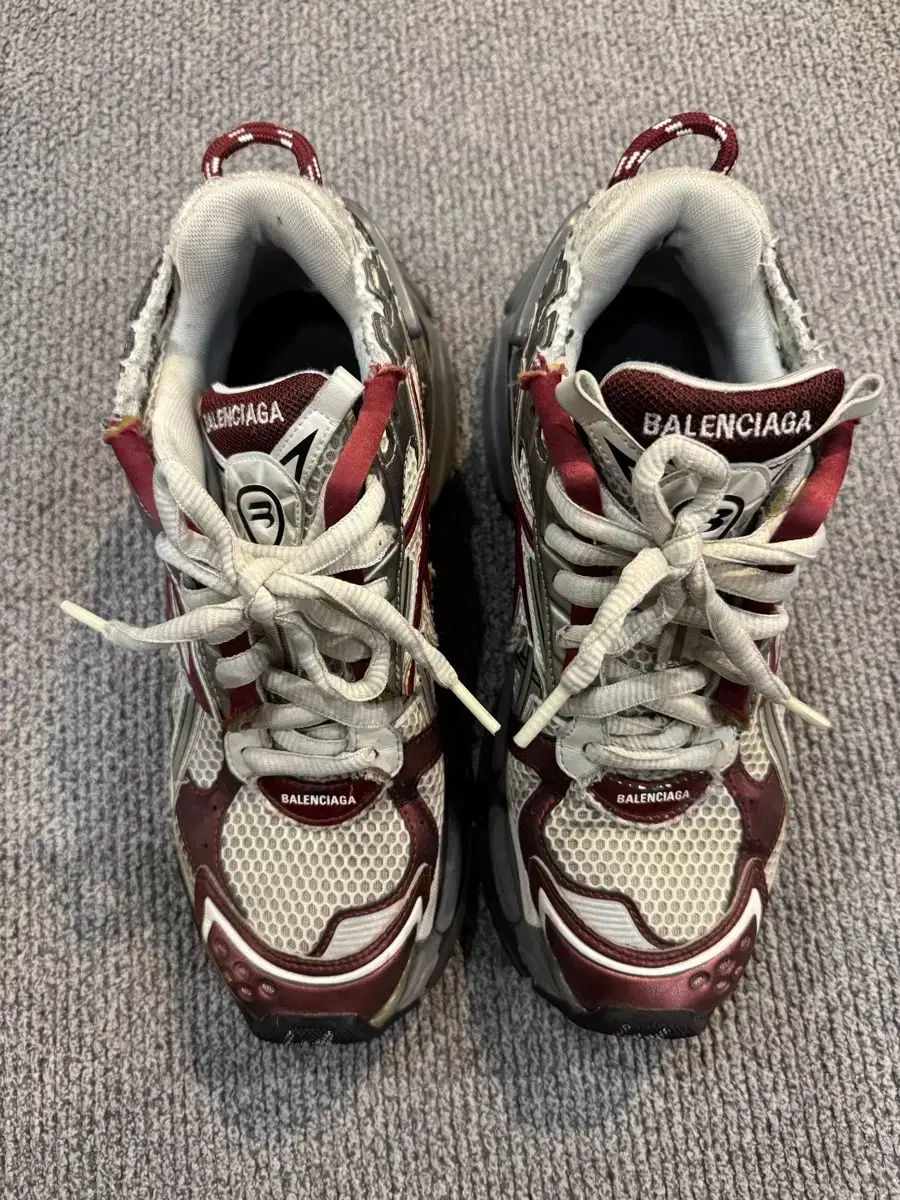 バレンシアガ ニューランナー バーガンディ 41