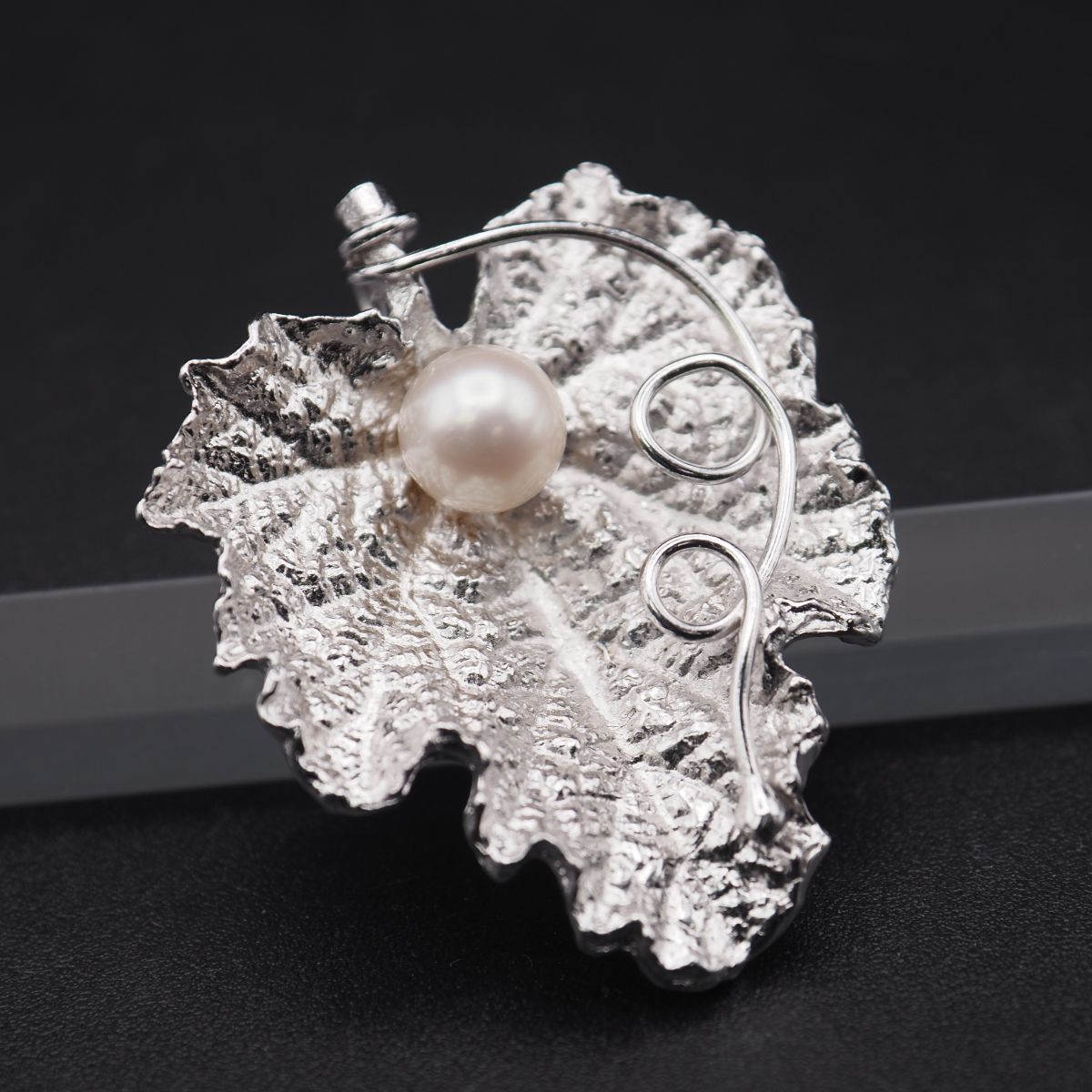 H051 本真珠 6.5mm珠 パール SILVER刻印 ブローチ リーフ デザイン シルバー コサージュ 6月誕生石