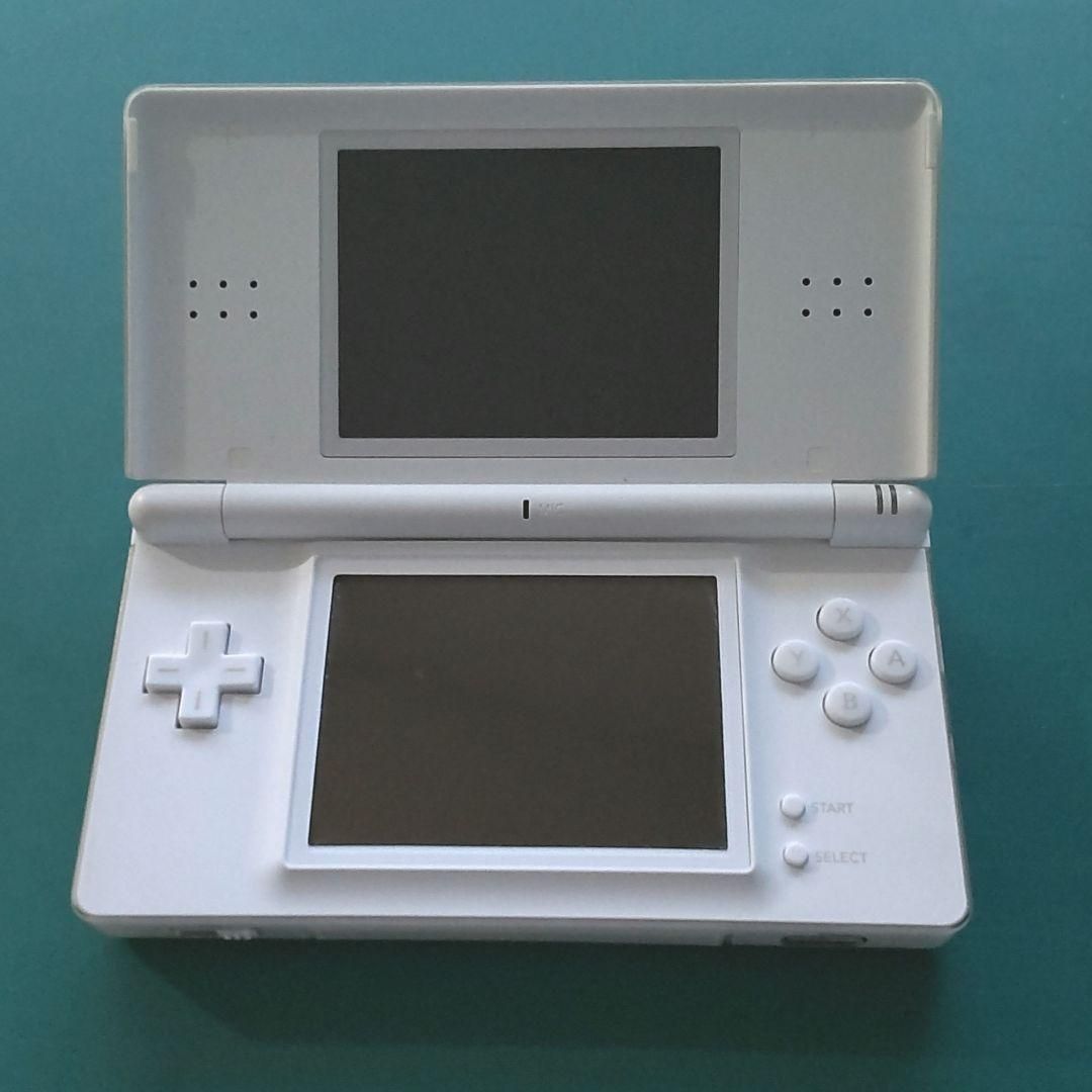 1410【極美品】Newニンテンドー3DS ホワイト 3DS ホワイト Newニンテンドー3DS ホワイト 箱付き 初期化済み 美品