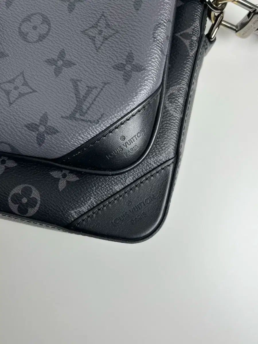 トリオ メッセンジャーバッグ