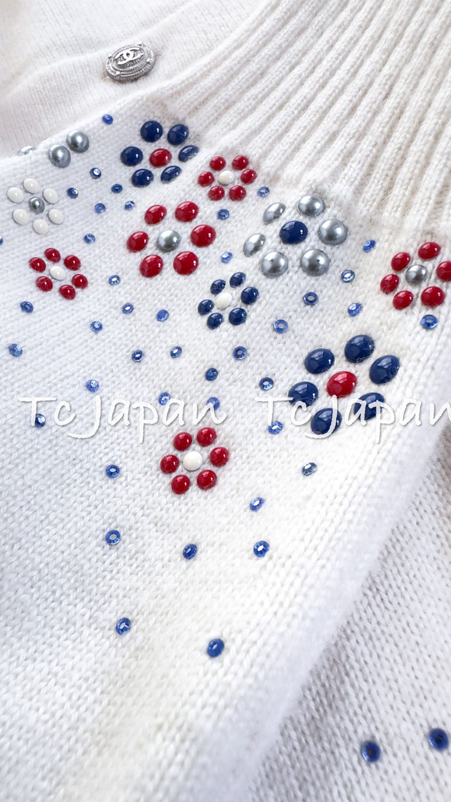 シャネル カーディガン トップス セーター２セット CHANEL アイボリー きらきら宝石 スワロフスキー カシミア100% ニット 34 超美品 カールラガーフェルド CHANEL - シャネル カーディガン トップス セーター2セット CHANEL