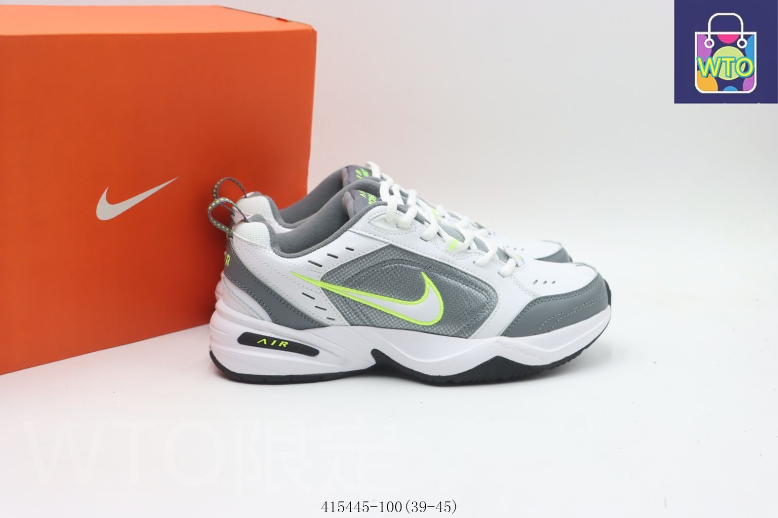 ナイキのランニングシューズ 白灰緑