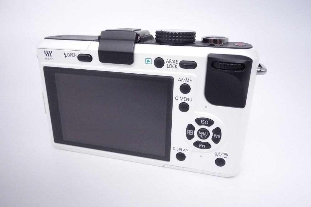 美品 Panasonic パナソニック LUMIX DMC-GM1S ボディ パナソニック、新カラ-＆機能追加でリニューアルした「LUMIX